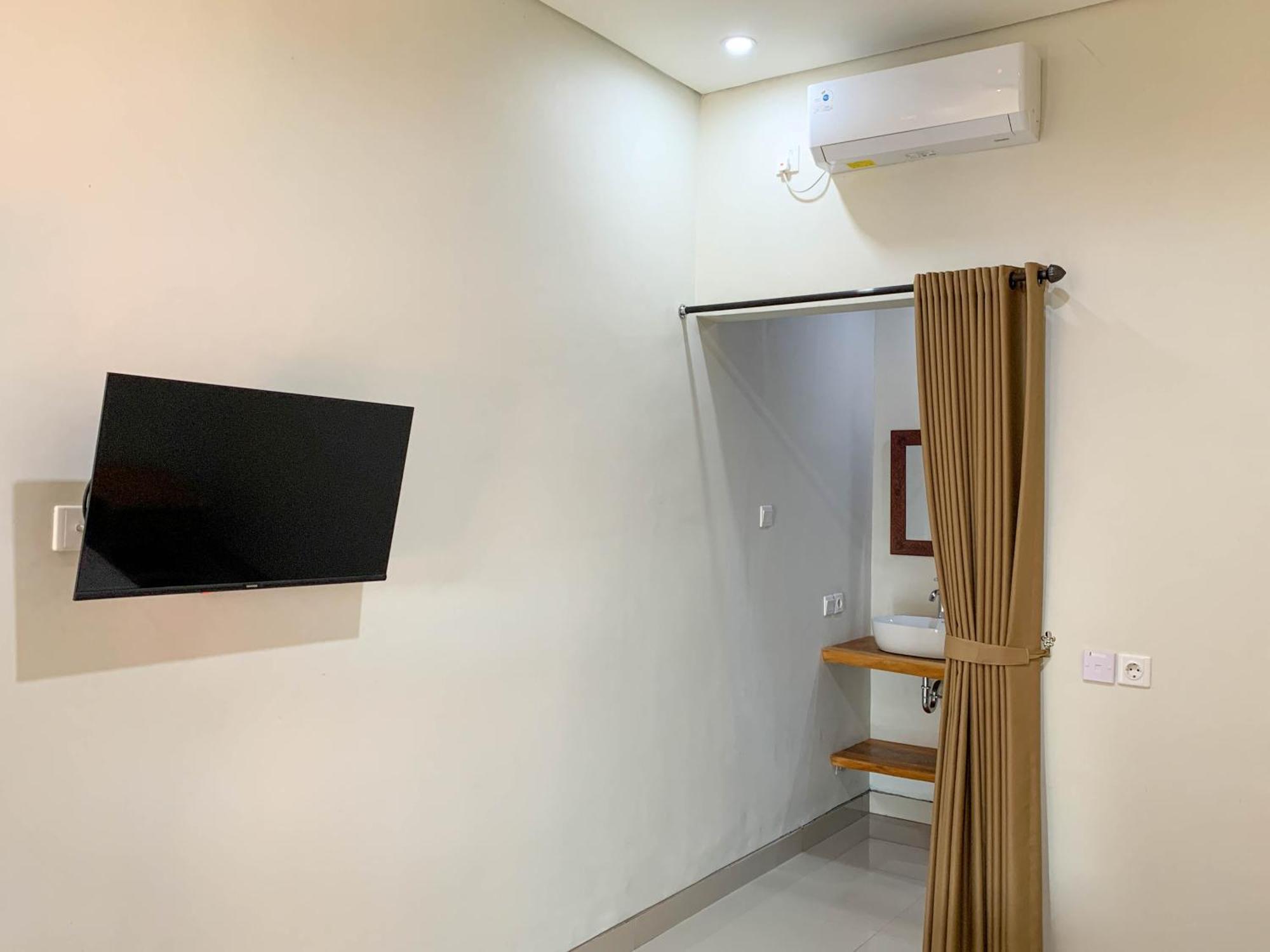 Candra Loka Studio & Apartment By The Loka Kerobokan  Exterior photo